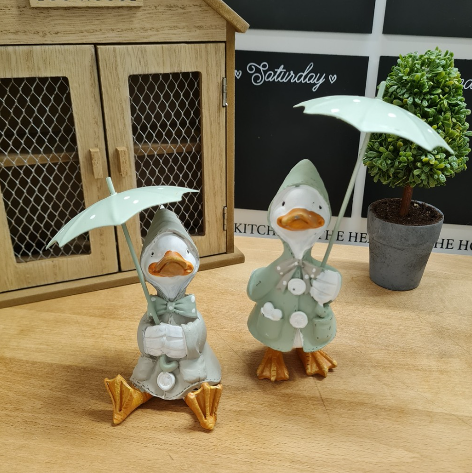 Duck with umbrella, 2 designs, 17cm