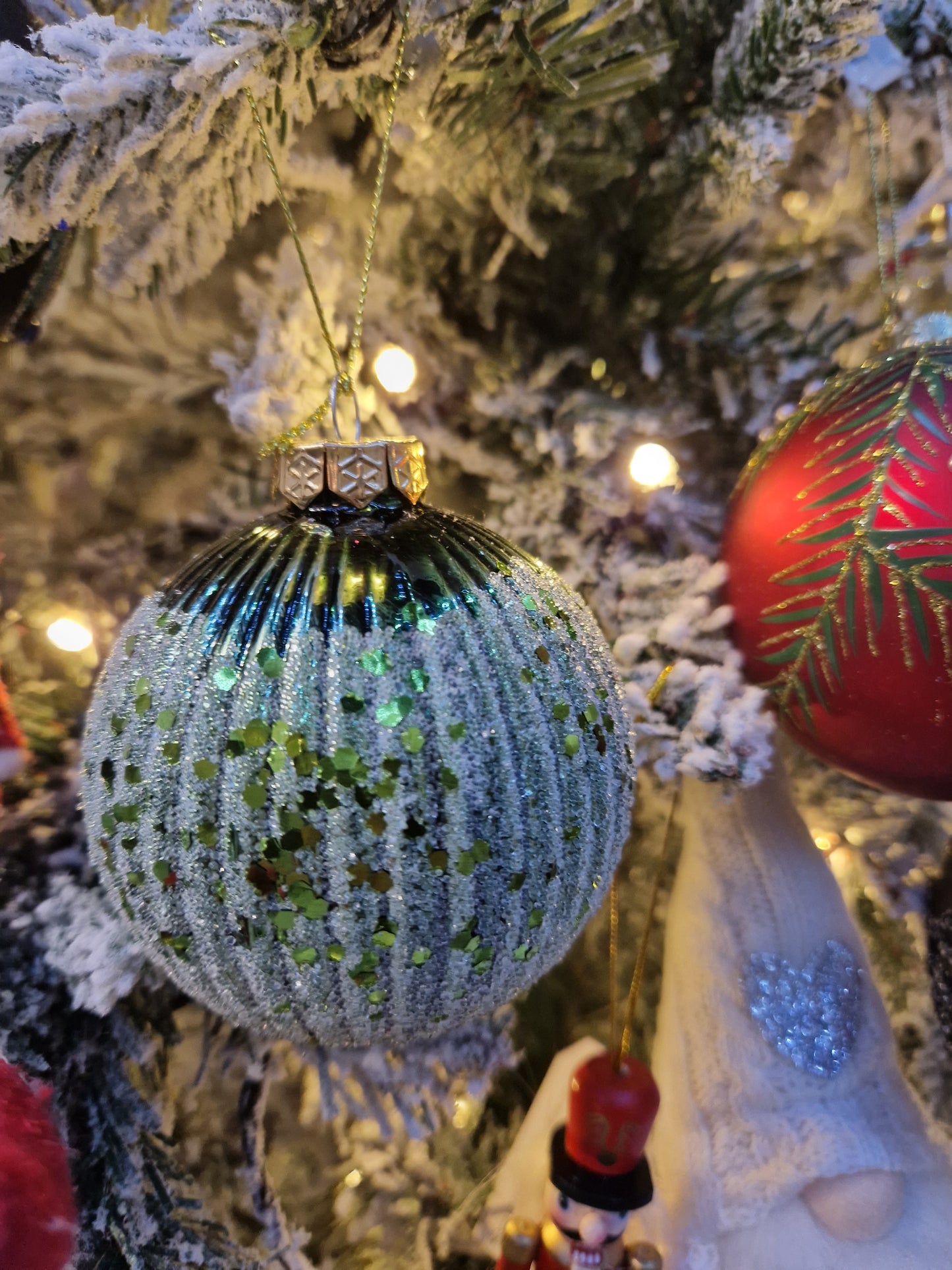 Green sparkle bauble