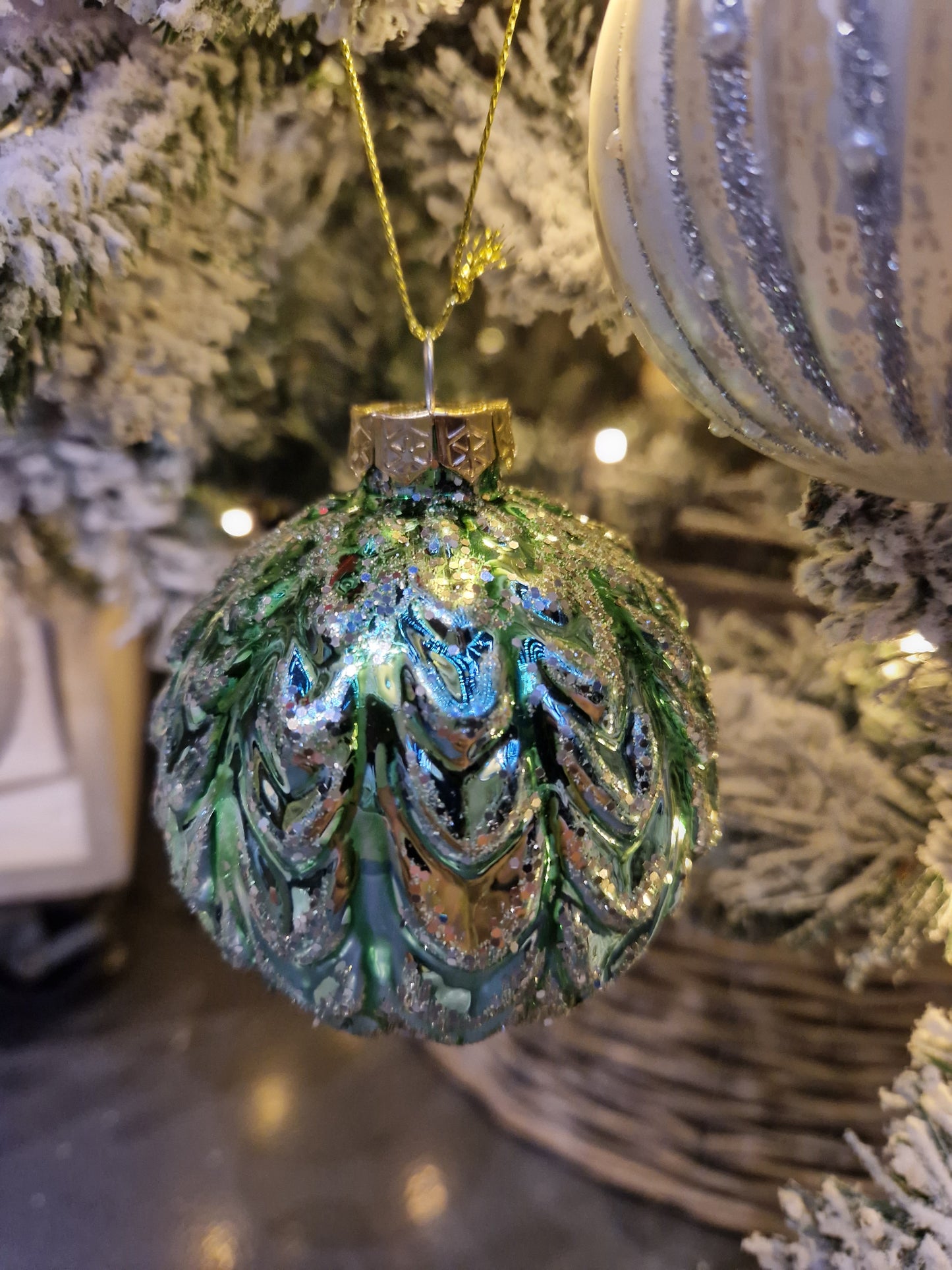 Green acorn effect bauble
