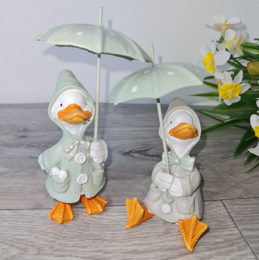 Duck with umbrella, 2 designs, 17cm