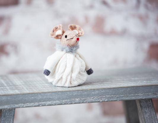 Knitted White Mouse, 7cm