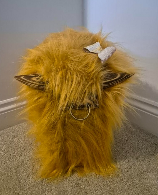 Mae, Fluffy Footstool