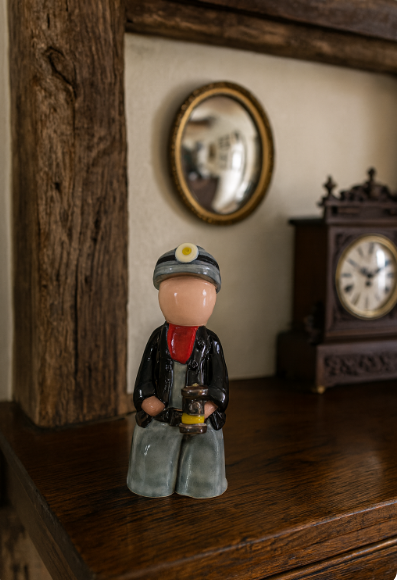 Ceramic Welsh Miner, Red necktie