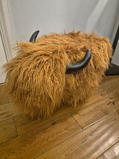 WILMA - Highland Cow Stool