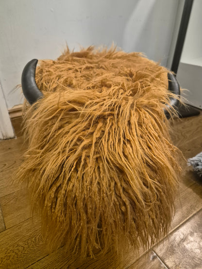 WILMA - Highland Cow Stool