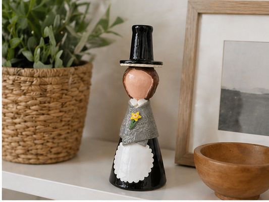 Welsh Lady, Grey Wrap