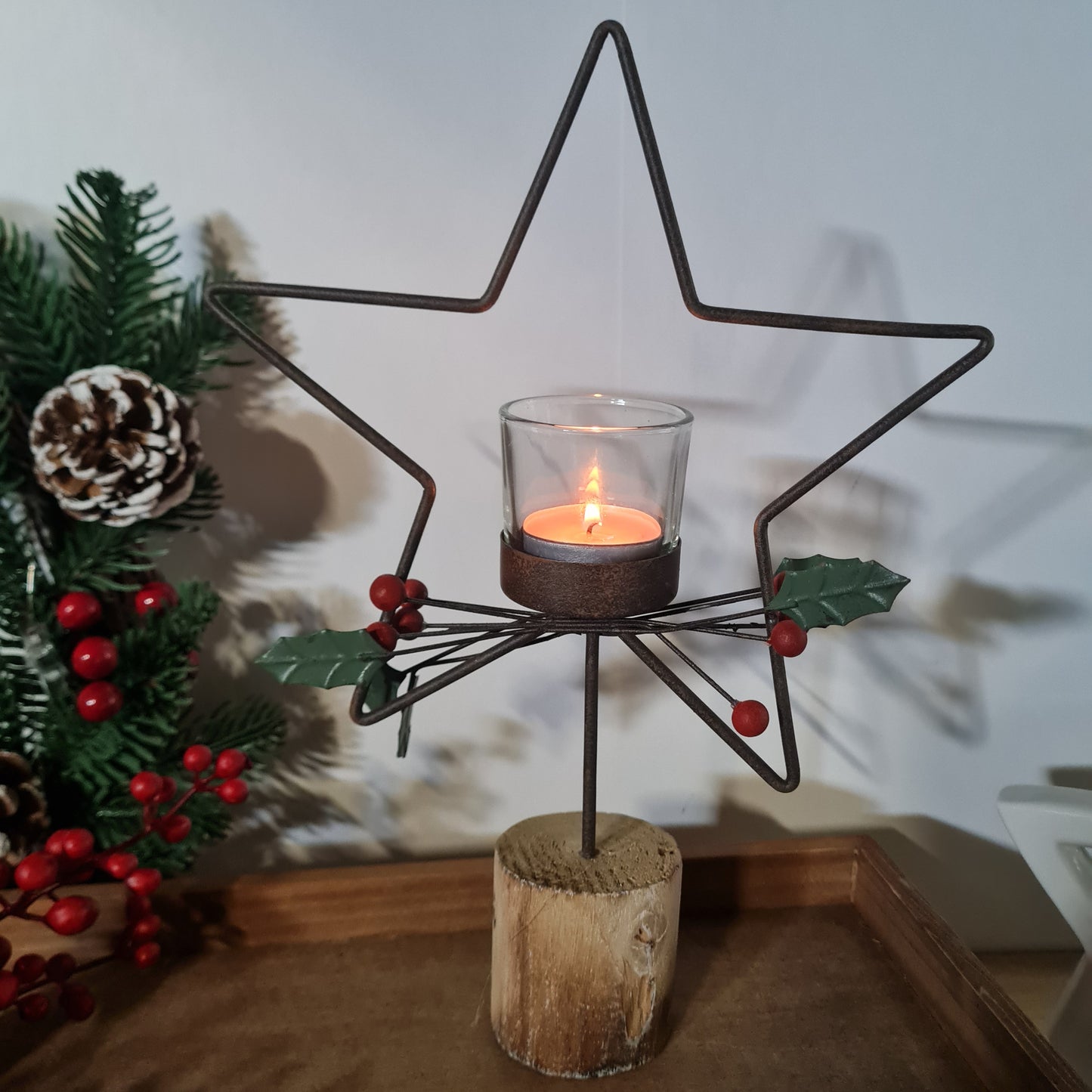 Metal Standing Star Holly T-Light Holder