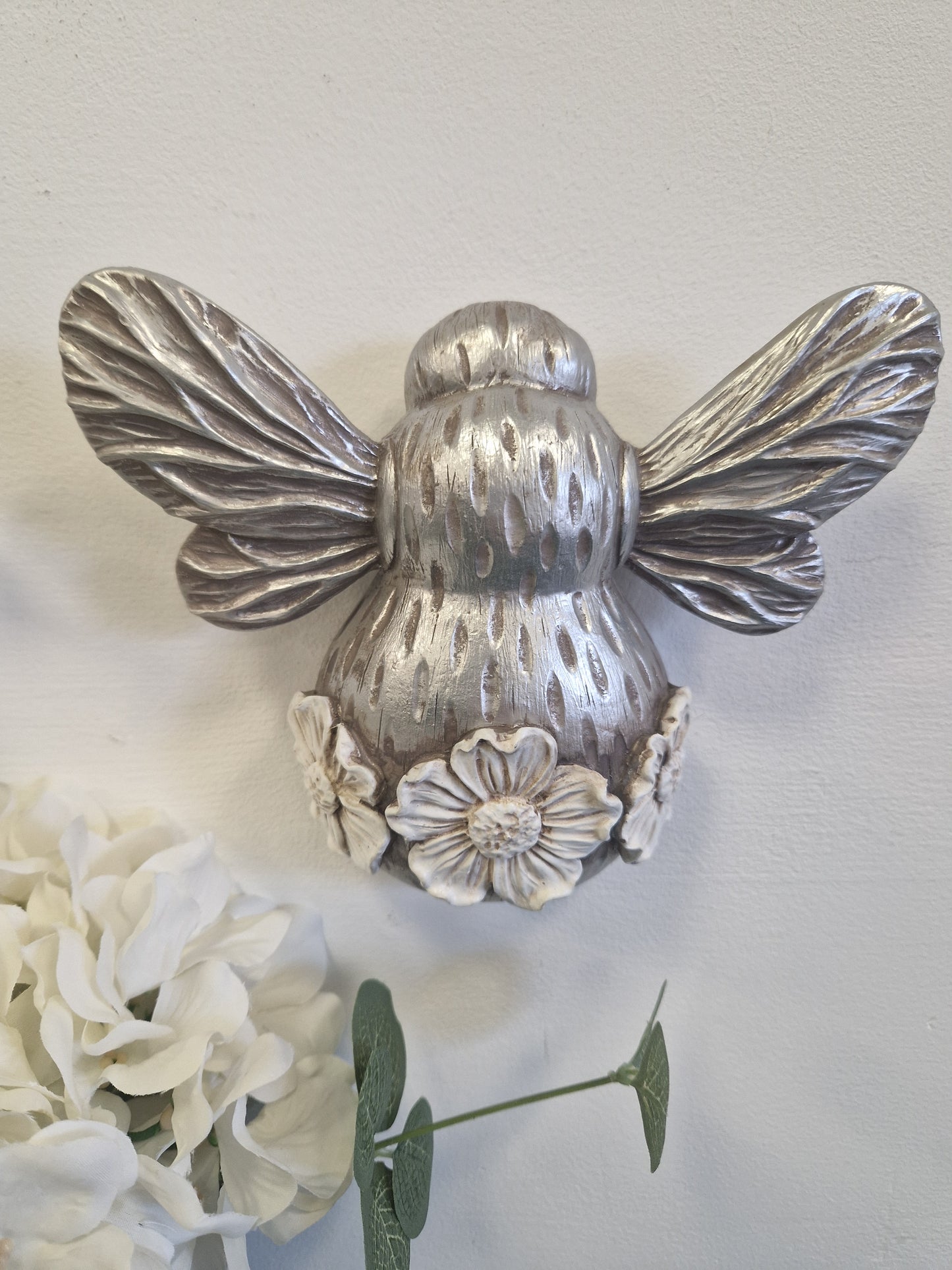 Daisy 3D Bee ornament